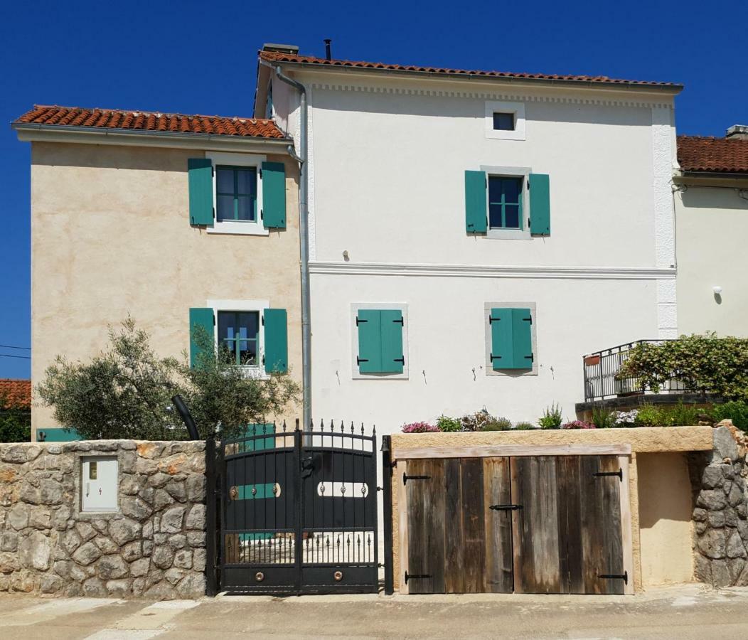 Holiday Home Olea Malinska Bagian luar foto