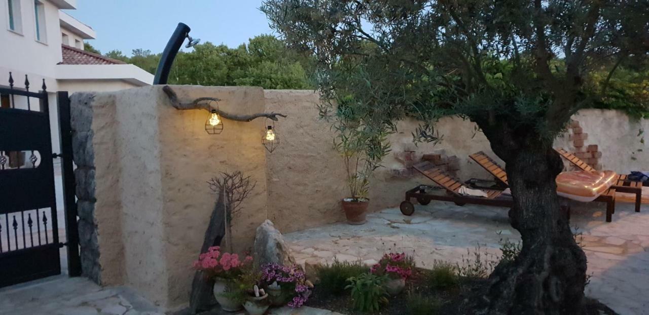 Holiday Home Olea Malinska Bagian luar foto