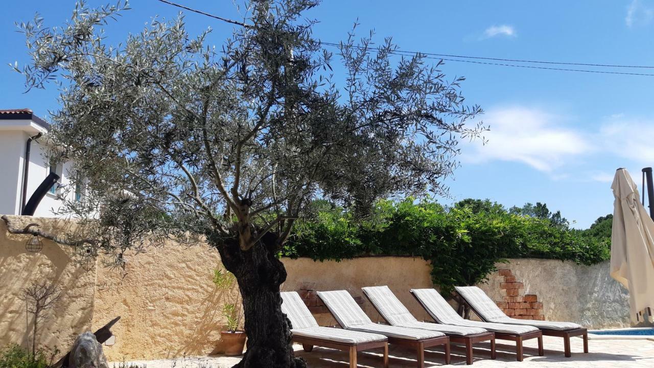 Holiday Home Olea Malinska Bagian luar foto